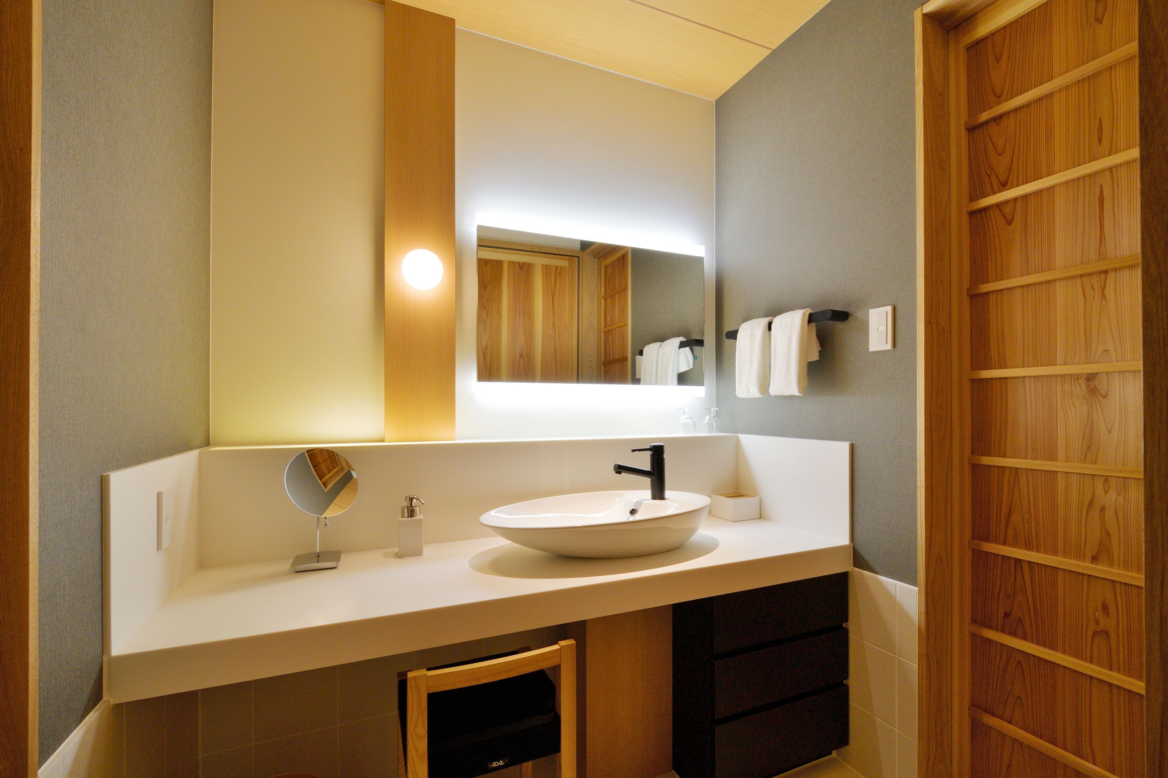 suite, 2 queen beds, non smoking | bathroom sink