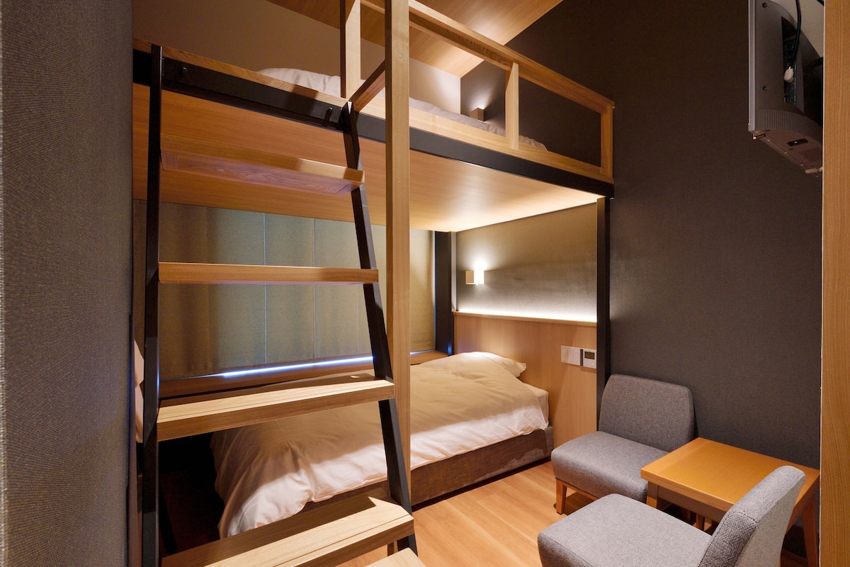 트윈룸 (with Loft Bed) | 오리/거위털 이불, 객실 내 금고, 책상, 노트북 작업 공간