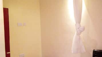Standard Double Room | Desk, free WiFi