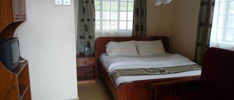 Standard Room | Desk, free WiFi, bed sheets