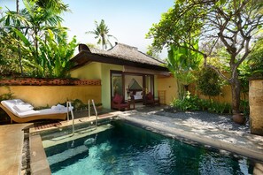 Pool - Honeymooners Villa, best location near to the Beach and shopping center (Tuban)
