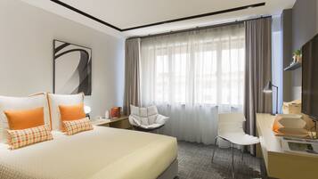 1 makuuhuone, untuvapeitot, pillowtop-patjalliset sängyt, työpöytä