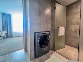 Deluxe Suite (City View) | Down comforters, pillowtop beds, desk, blackout drapes