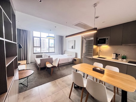 Deluxe Suite (City View) | Down duvets, pillow-top beds, desk, blackout curtains