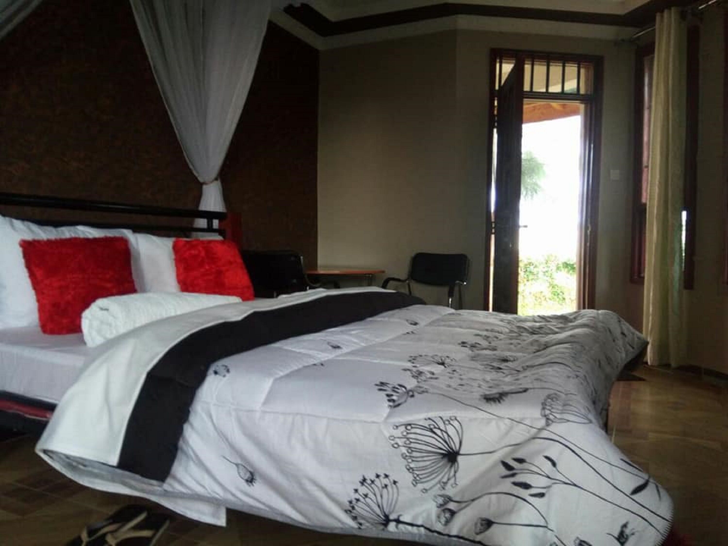 Standard Room | Desk, blackout drapes, free WiFi, bed sheets