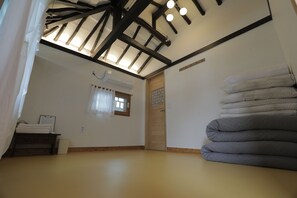 Deluxe Hanok Room