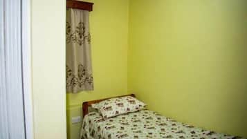 Cottage | Free WiFi, bed sheets