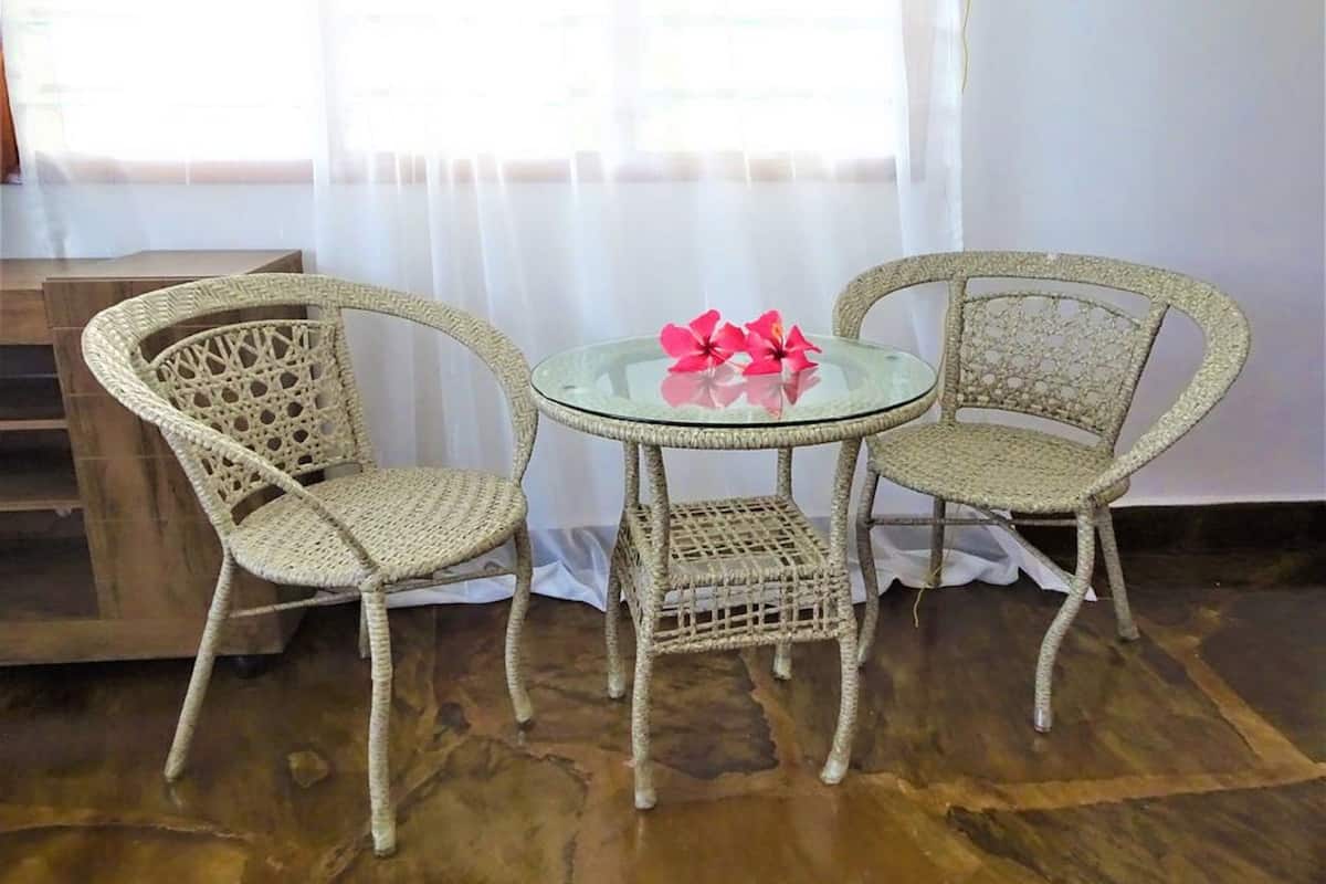 Habitación estándar con 2 camas individuales | Ropa de cama de alta calidad, edredón, escritorio y insonorización