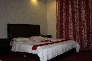 Habitación, 2 habitaciones | Sábanas de algodón egipcio, ropa de cama de alta calidad, caja fuerte