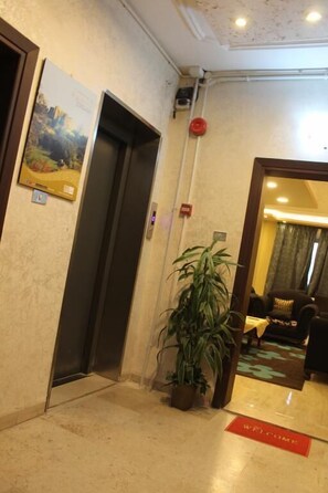 Interior detail - The Doors of Jerusalem (Amman)