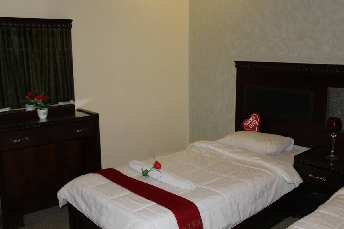 1 bedroom, Egyptian cotton sheets, premium bedding, in-room safe
