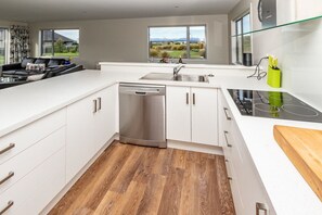 Frigorifero, microonde, forno, lavastoviglie