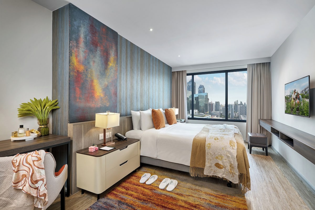In-room safe, desk, laptop workspace, soundproofing