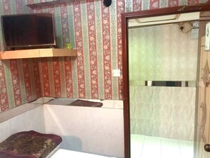 Down duvets, free WiFi, wheelchair access - Royal Capital Hotel (Hong Kong)