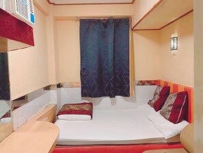 Down duvets, free WiFi, wheelchair access - Royal Capital Hotel (Hong Kong)