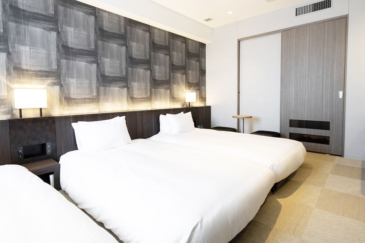 corner triple room | in-room safe, desk, blackout curtains, iron/ironing board