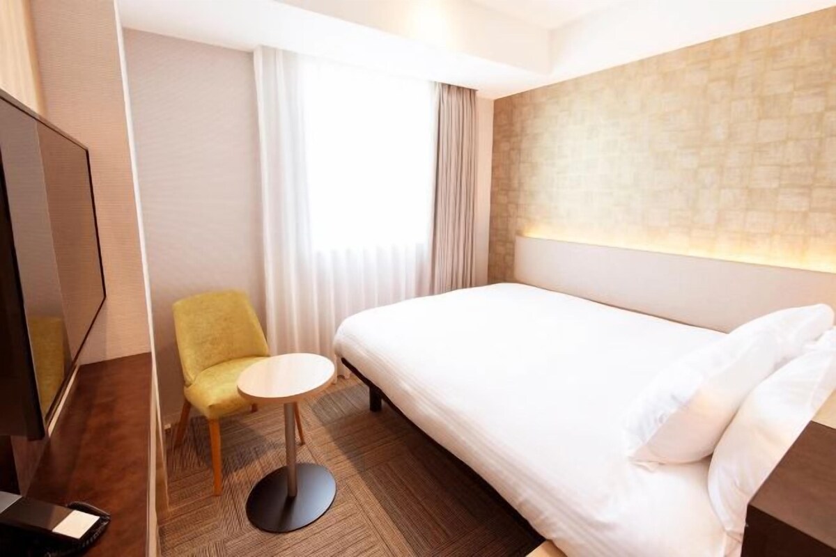 In-room safe, desk, blackout drapes, iron/ironing board (on request)