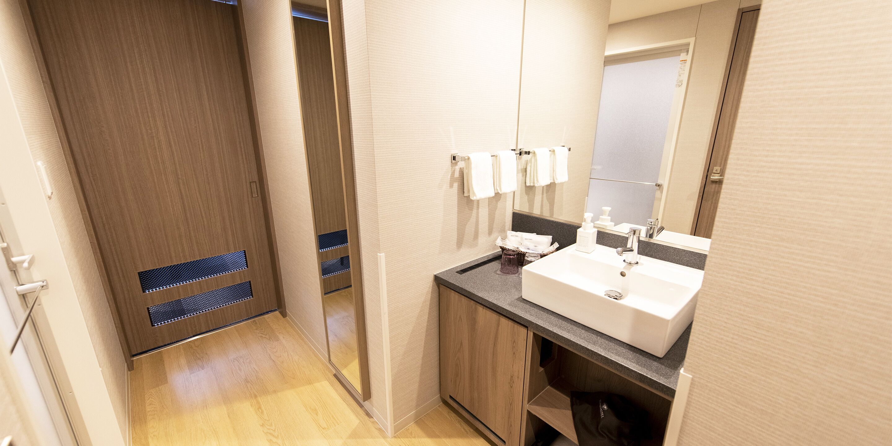 twin room | bathroom sink