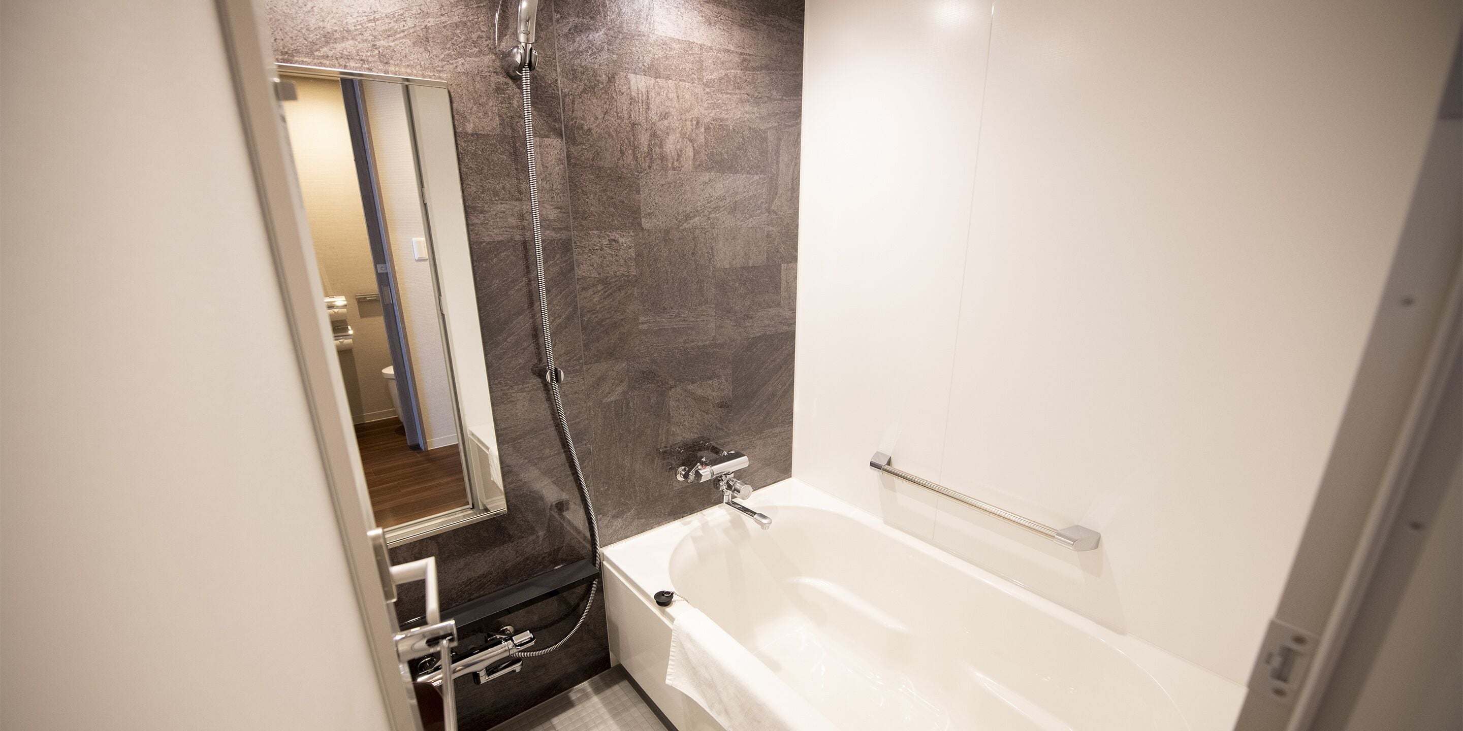 corner triple room | bathroom | combined shower/bathtub, free toiletries, hair dryer, slippers