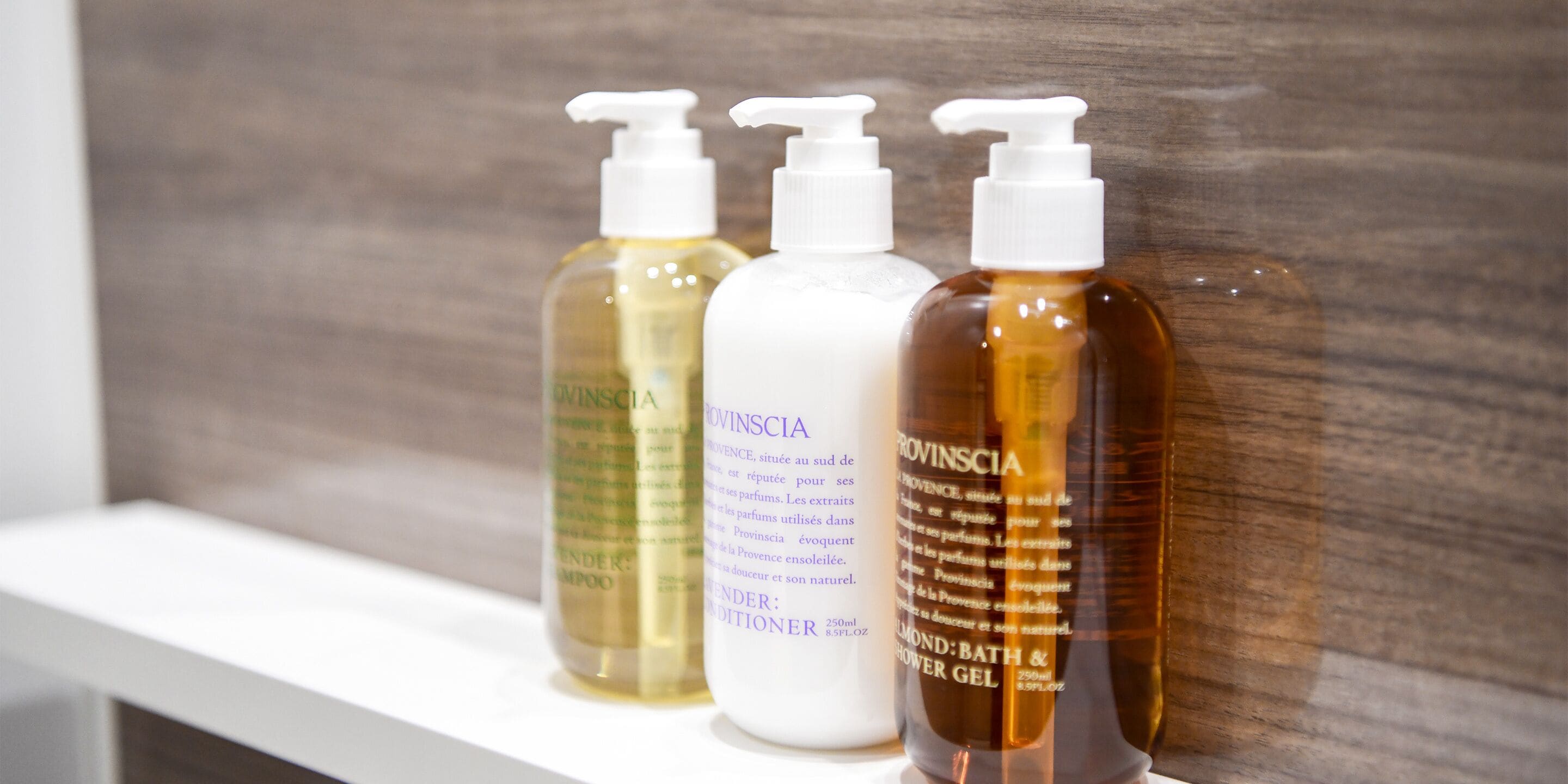 combined shower/bathtub, free toiletries, hair dryer, slippers