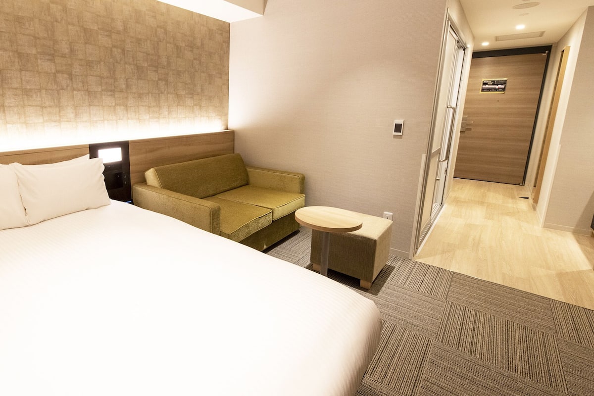 Double Room, Accessible | In-room safe, desk, blackout drapes, iron/ironing board