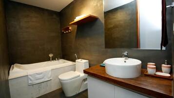 Panoramic Studio | Bilik Mandi | Gabungan pancuran/tab mandi, kelengkapan dandanan diri percuma