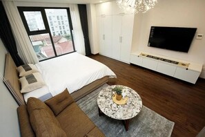 Panoramic Studio | Desk, iron/ironing board, free WiFi - Bayhomes D' Le Roi Soleil Apartment (Hanoi)