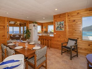 Dining - Picturesque on Paku - Tairua Holiday Home (Tairua)