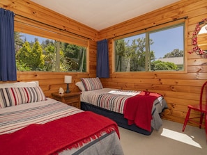 4 bedrooms, iron/ironing board, bed sheets - Picturesque on Paku - Tairua Holiday Home (Tairua)