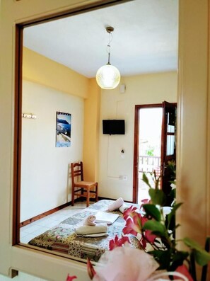 Appartement, vue sur le jardin | Système d’insonorisation, accès au Wi-Fi (inclus), literie fournie