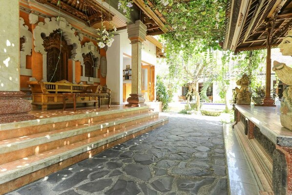 View from property - The Legian Mas Beach Inn By Zuzu (Kuta)