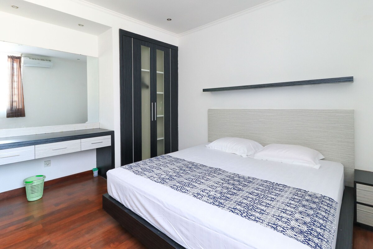 DOUBLE WITH SHARED BATHROOM