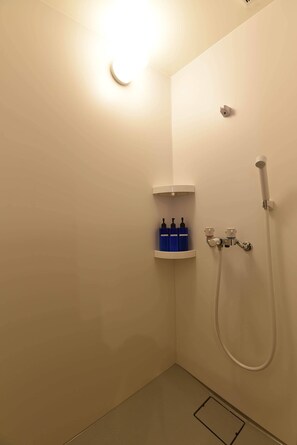 Studio Apartment | Bathroom shower - Cobaco Work&Camp (Sayo)