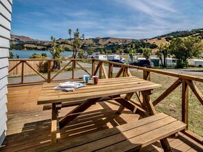 Outdoor dining - Bay Bliss - Akaroa Holiday Home (Akaroa)