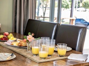 Dining - Bay Bliss - Akaroa Holiday Home (Akaroa)