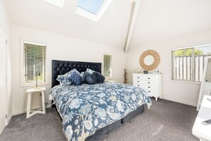 4 bedrooms, iron/ironing board, WiFi