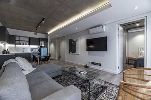 Apartment | Living area | Flat-screen TV