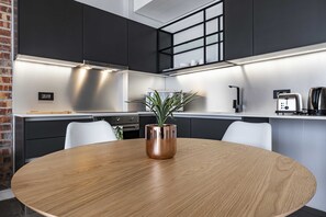 Apartment | In-room dining - 402 The Signature De Waterkant (Cape Town)