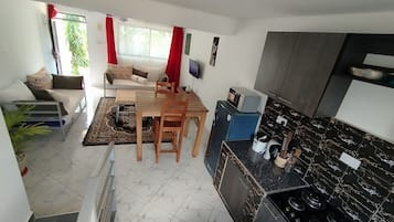 Apartment | Eigene Küche | Kühlschrank, Mikrowelle, Ofen, Herdplatte