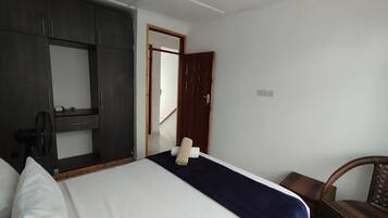 Apartment | 1 bedroom, laptop workspace, iron/ironing board, bed sheets