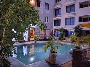 Outdoor pool, pool umbrellas, sun loungers