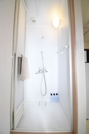 Apartment (201) | Bathroom shower - Oval Tokyo Ikesan 201 (Tokyo)
