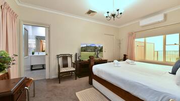1 bedroom, iron/ironing board, WiFi (free), bed sheets