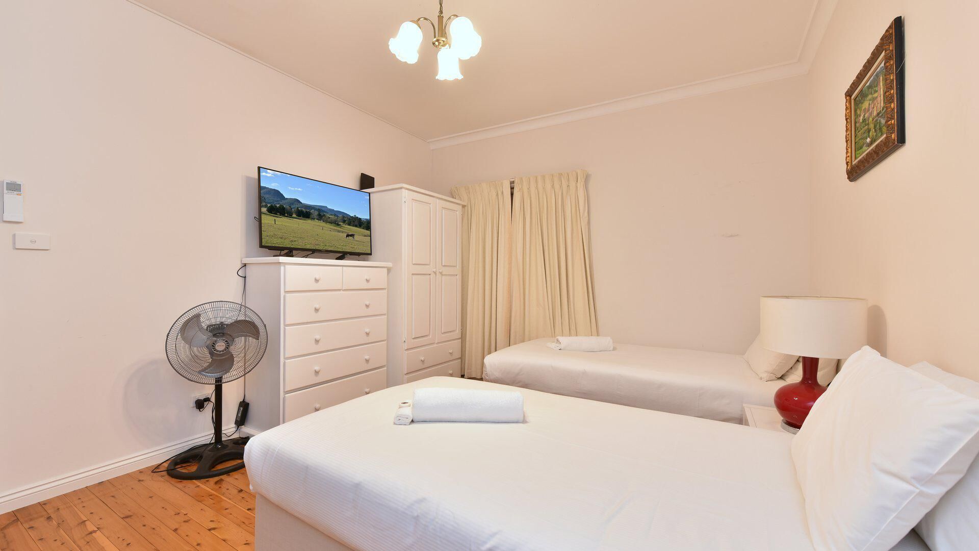 2 makuuhuonetta, silitysrauta/-lauta, internet