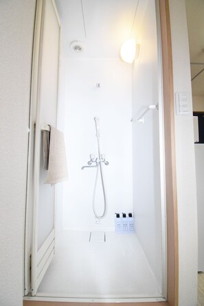 Departamento (301) | Regadera en el baño