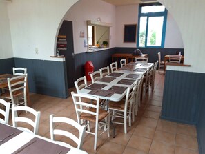 Daily to-go breakfast for a fee - Camping des 2 Rives (Etang-sur-Arroux)