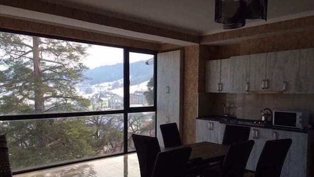 Desk, cribs (free), rollaway beds (free), individually decorated - Hotel Kazbegi123 (Kazbegi)