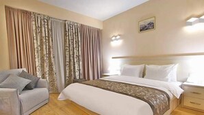 Classic Triple Room | Desk, cribs (free), rollaway beds (free), individually decorated - Hotel Kazbegi123 (Kazbegi)