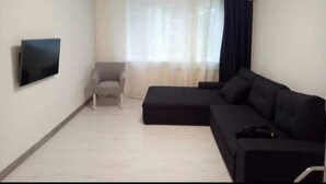 Classic Triple Room | Desk, cribs (free), rollaway beds (free), individually decorated - Hotel Kazbegi123 (Kazbegi)