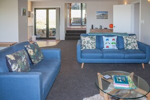 TV - Treetop Lodge - Acheron Holiday Home (Hanmer Springs)